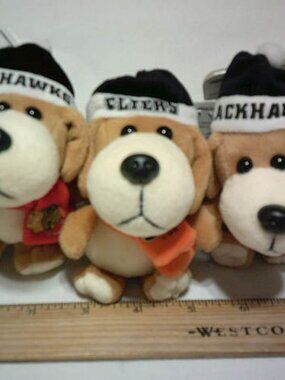3 NEW NHL PLUSH DOG TEAM ORNAMENTS CHICAGO BLACKHAWKS & PHILADELPHIA FLYERS 🎄